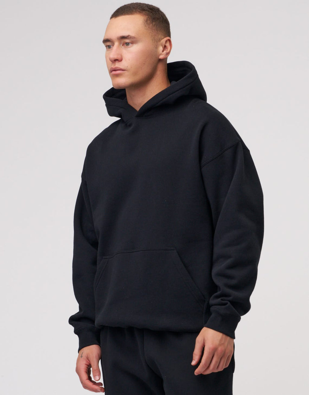 Essential Black Hoodie - ZAZAAR